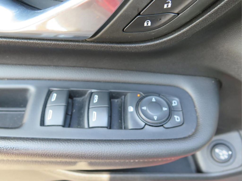 Used 2023 GMC Terrain SLE w/ Driver Convenience Package FWD image 10