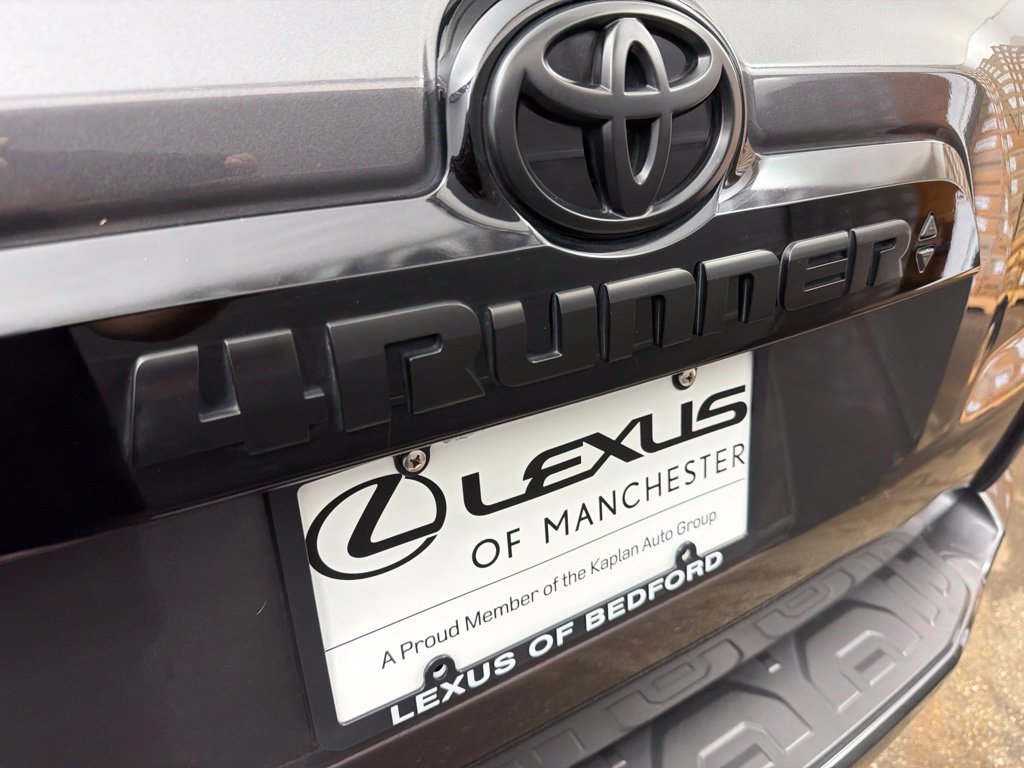 Used 2020 Toyota 4Runner Venture w/ Moonroof Package AWD/4WD image 23
