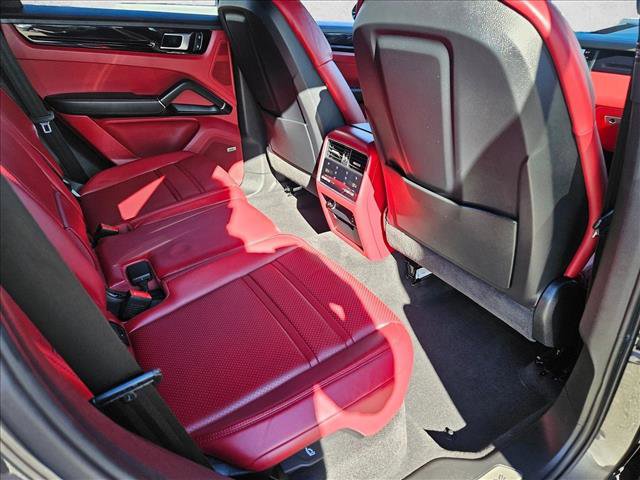 Used 2023 Porsche Cayenne S image 20