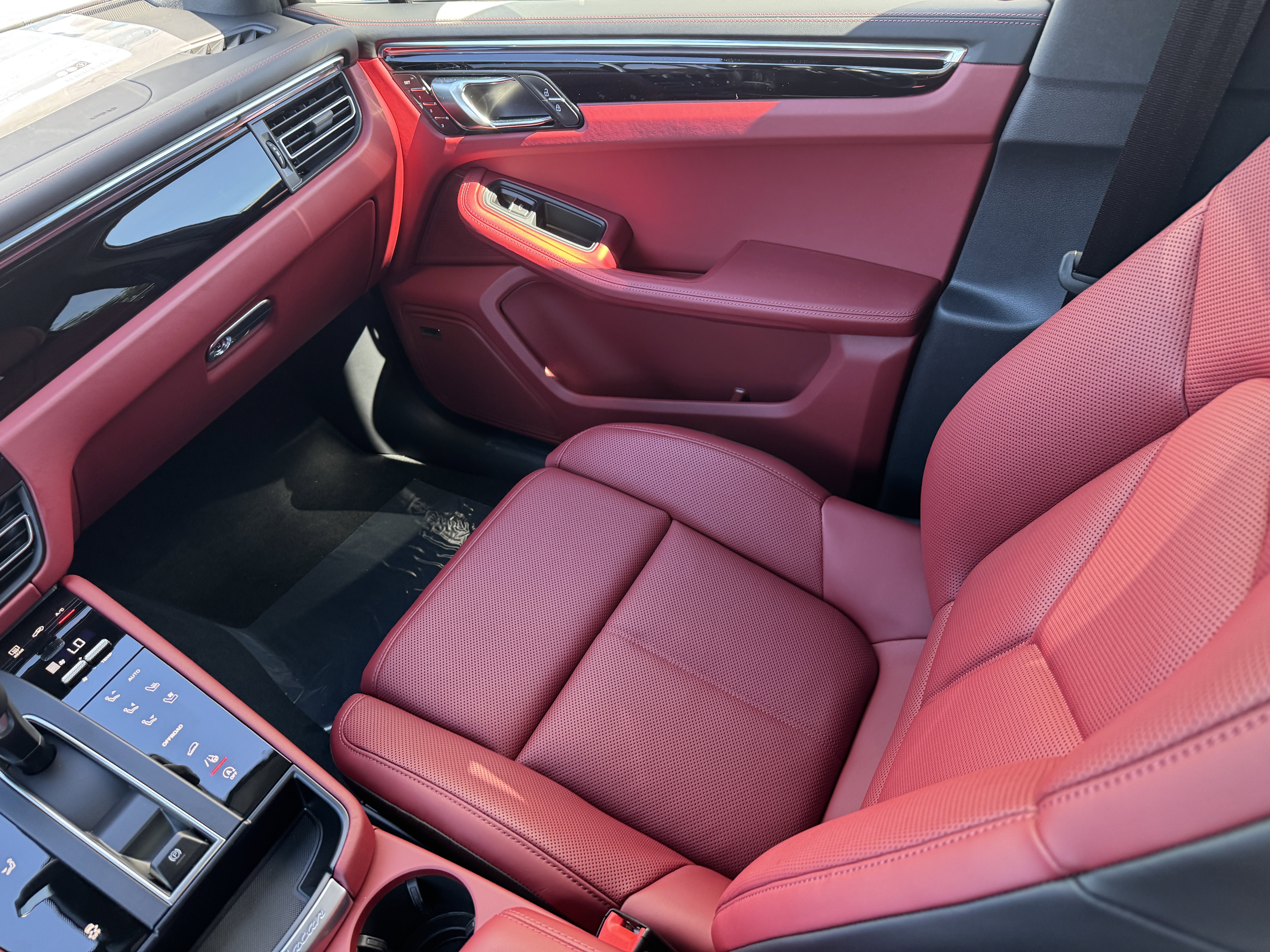 New 2026 Porsche Macan image 19