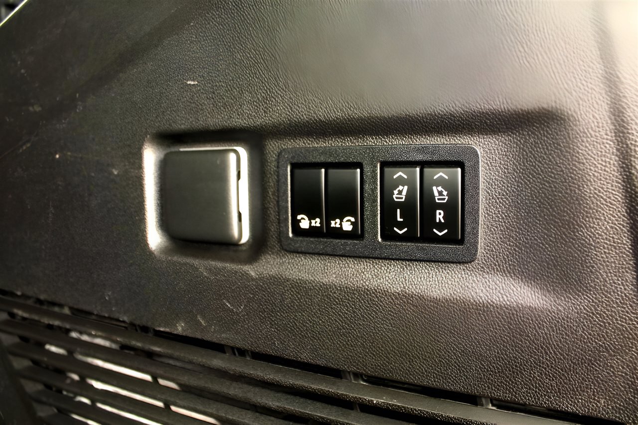 Used 2021 GMC Yukon XL Denali w/ Advanced Technology Package image 37