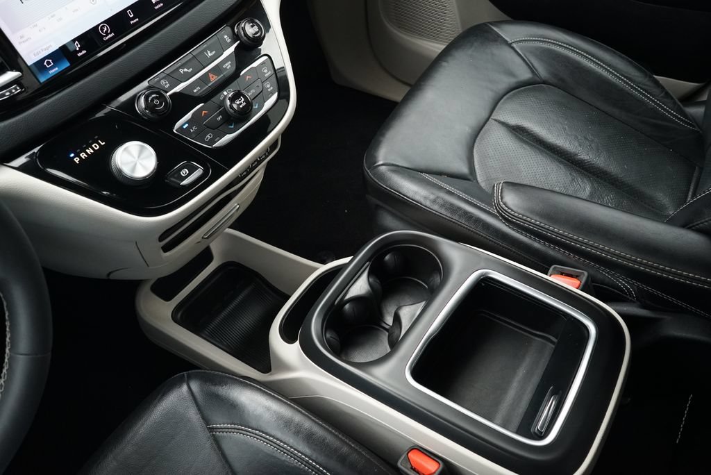 Used 2022 Chrysler Pacifica Touring-L FWD image 15