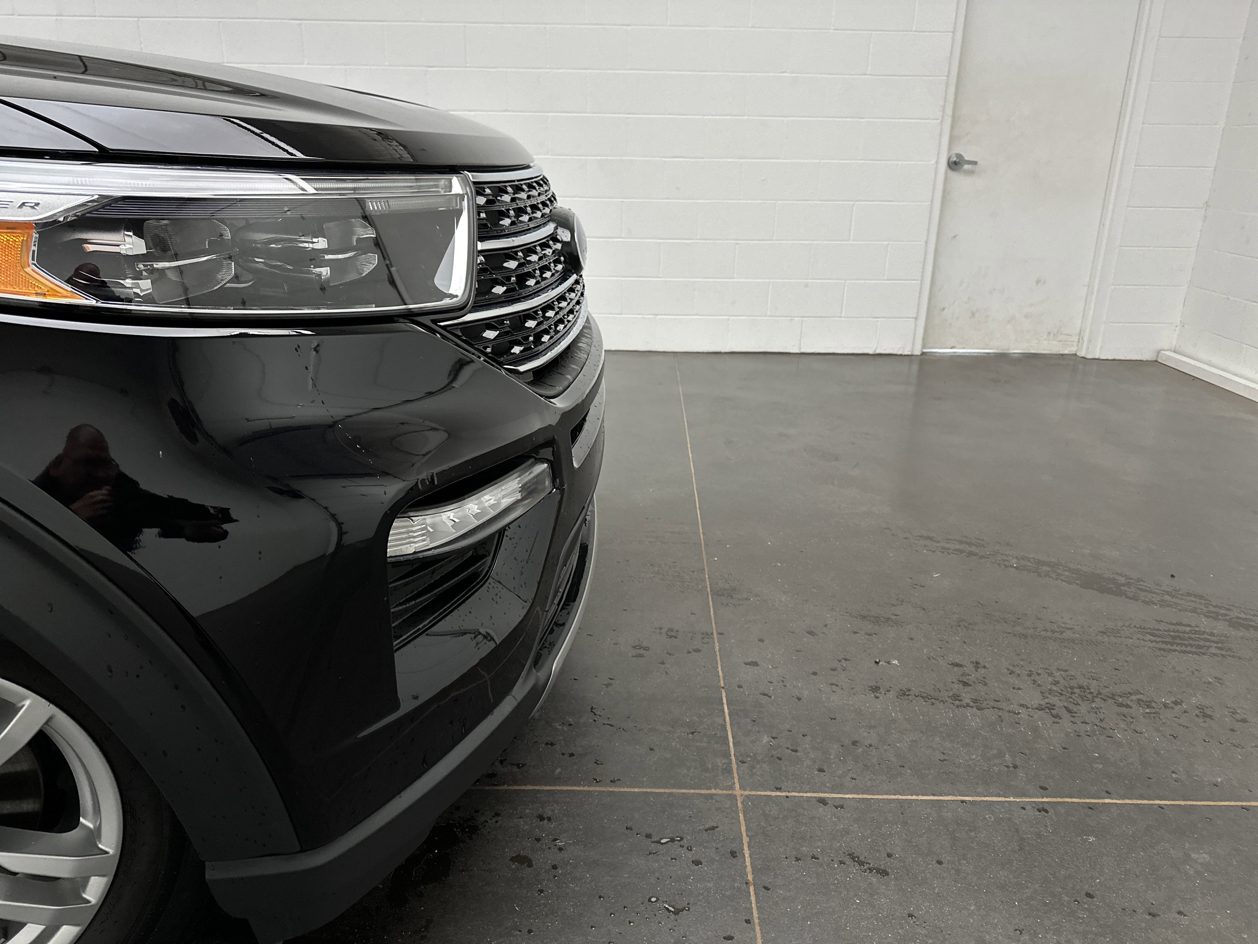 Used 2023 Ford Explorer XLT w/ Equipment Group 202A image 2