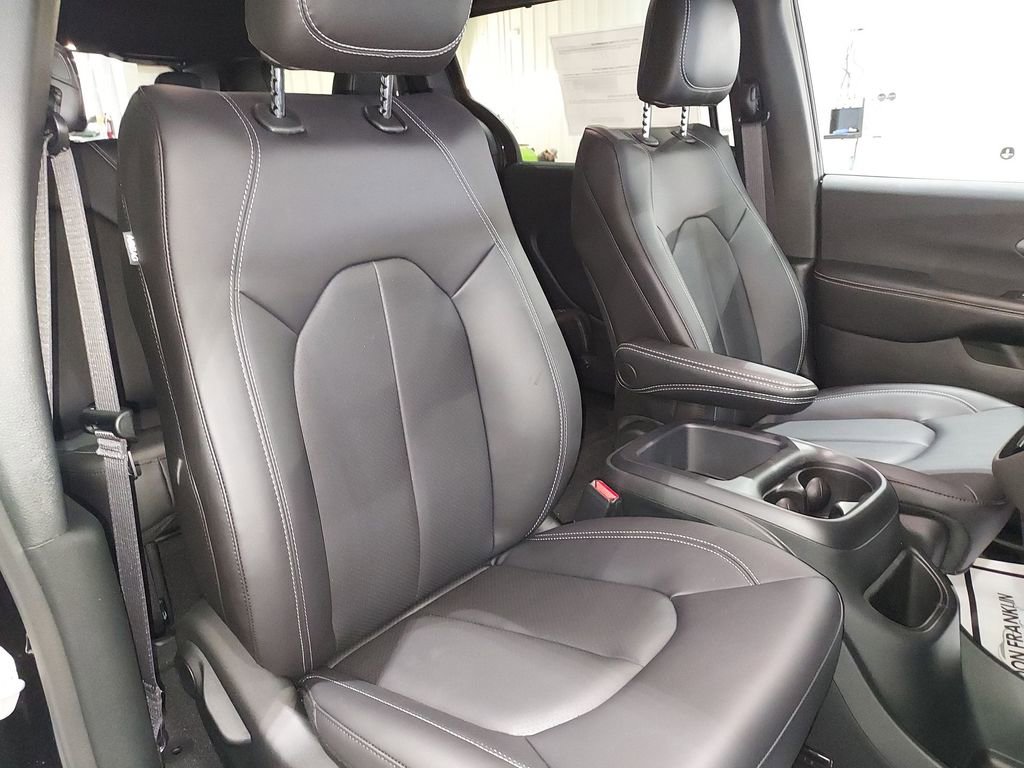 New 2026 Chrysler Pacifica Select image 30