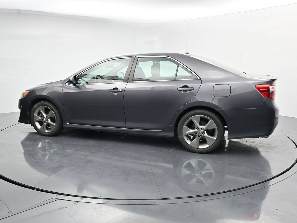 Used 2014 Toyota Camry SE w/ Leather Package FWD image 5