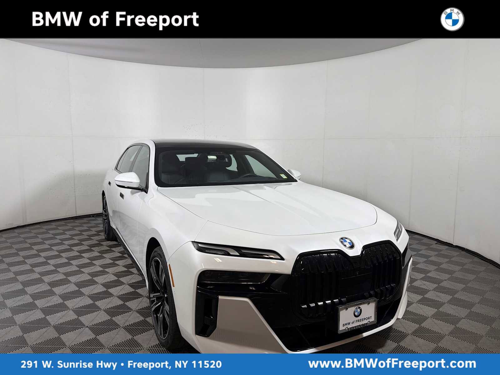 Certified 2023 BMW 760i xDrive AWD/4WD image 1