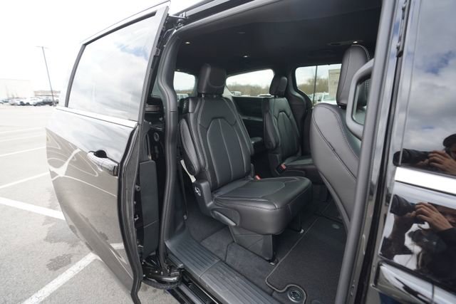 New 2026 Chrysler Pacifica Select FWD image 19