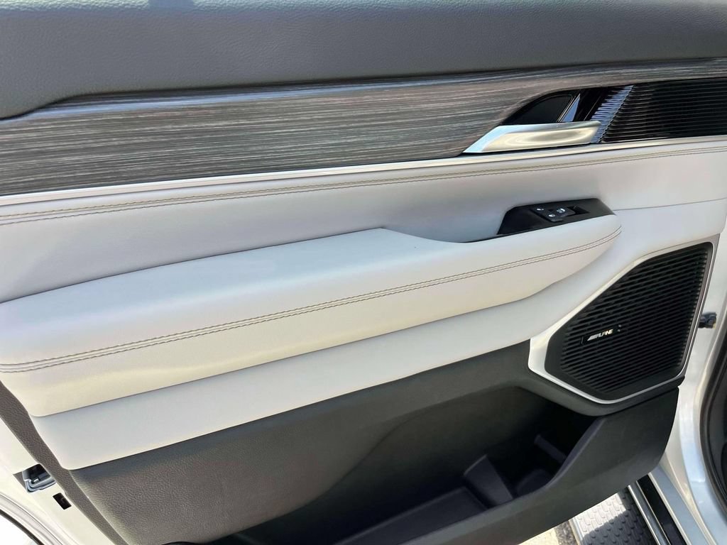 Used 2024 Jeep Wagoneer Series II w/ Flexible Seating Group RWD image 15