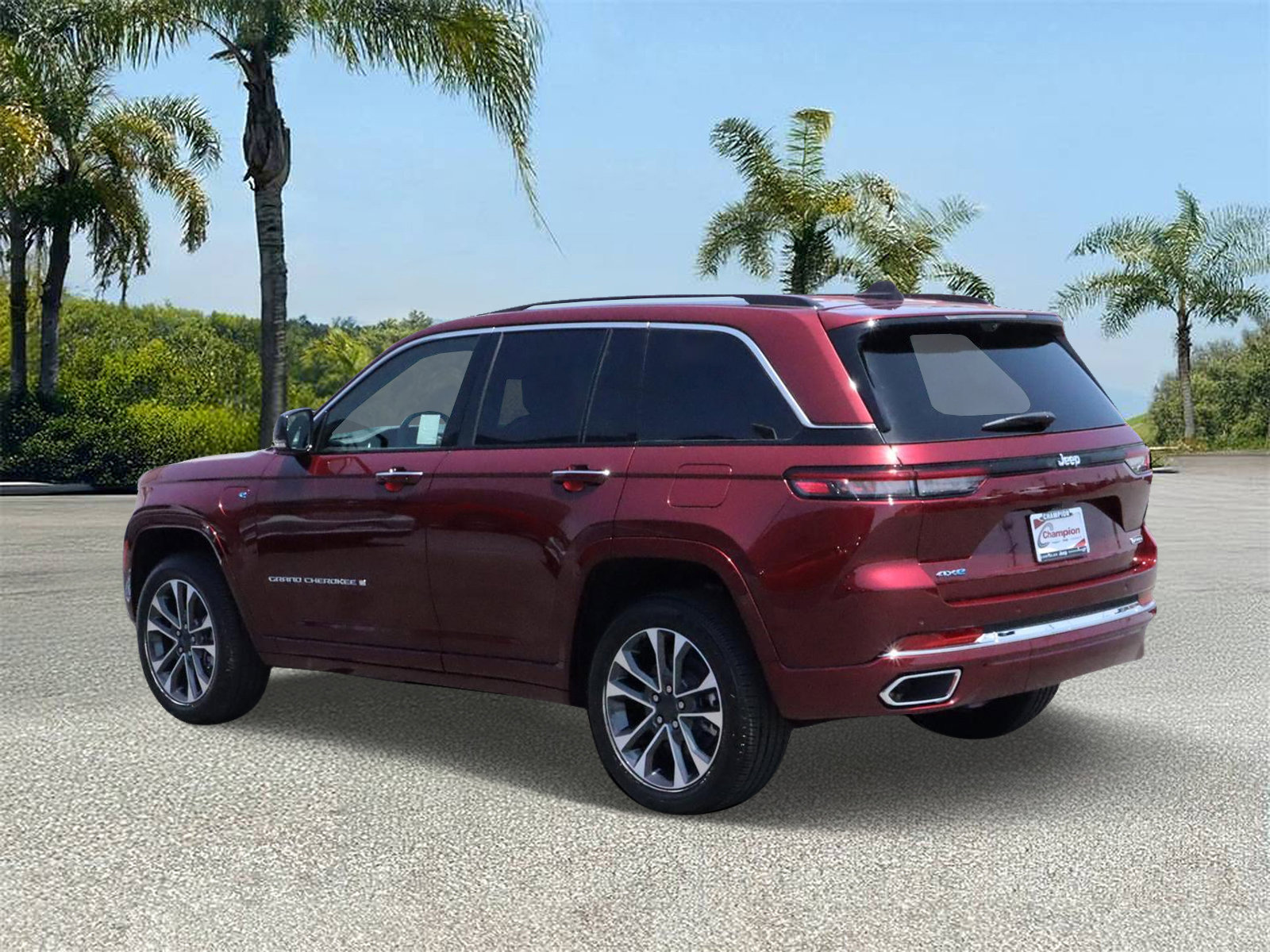 New 2023 Jeep Grand Cherokee Overland w/ Luxury Tech Group IV image 4