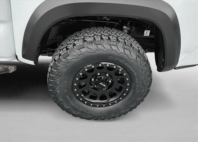 Used 2017 Toyota Tacoma TRD Off-Road w/ Tow Package (A/T) image 9