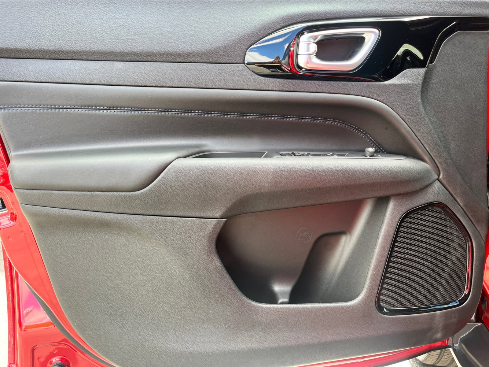 New 2026 Jeep Compass Latitude image 15