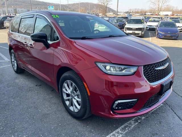 Used 2024 Chrysler Pacifica Touring-L image 6