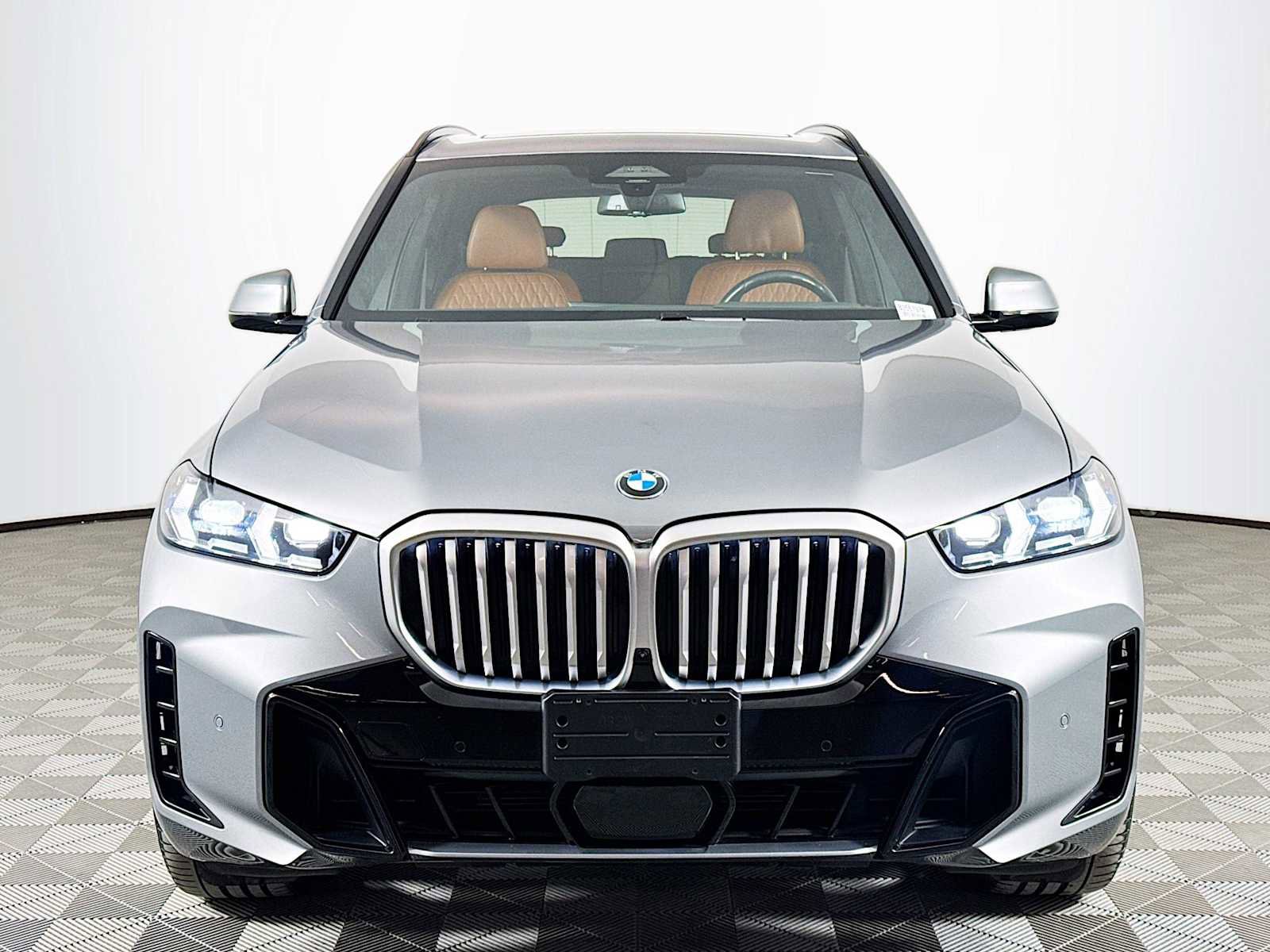 Used 2024 BMW X5 xDrive40i w/ M Sport Package image 2