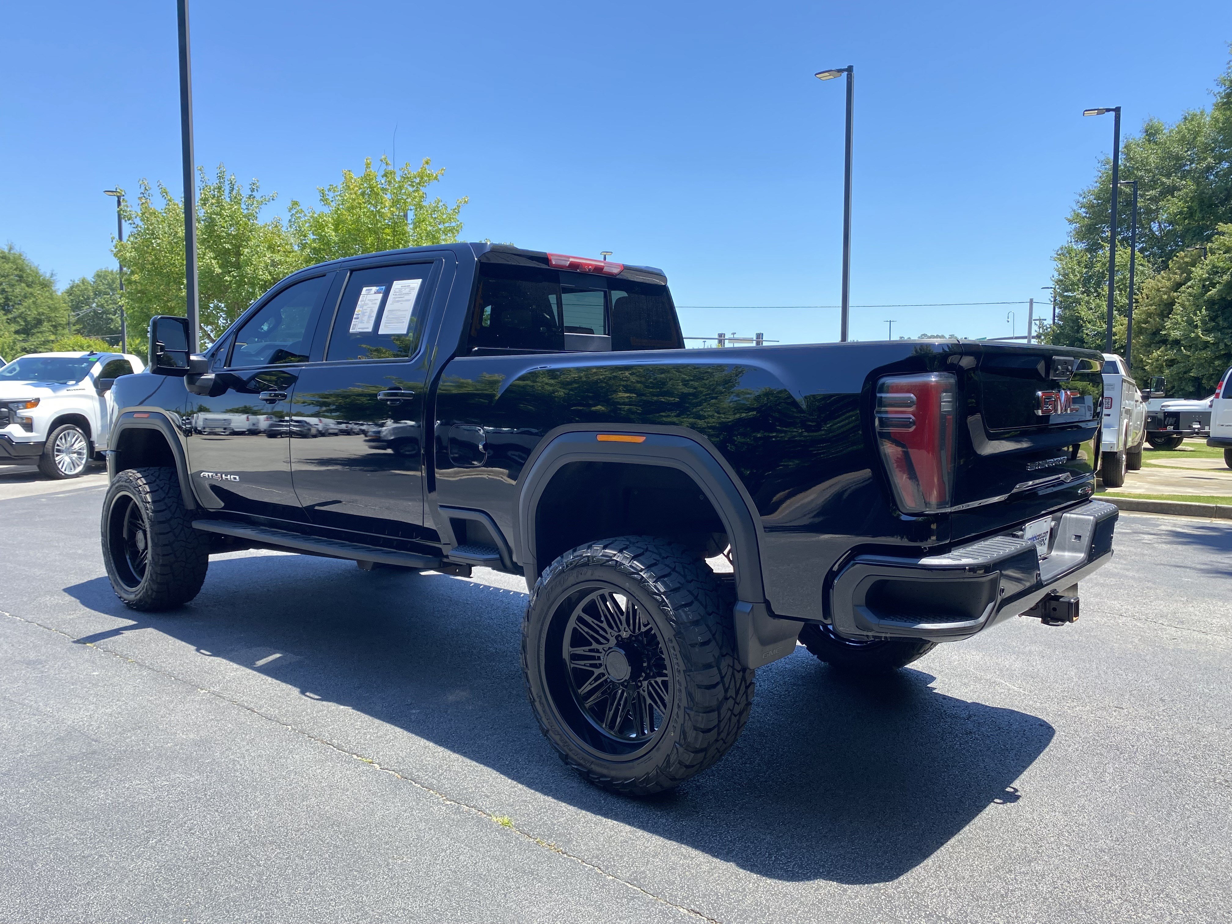 Used 2025 GMC Sierra 2500 AT4 w/ AT4 Premium Plus Package AWD/4WD image 7