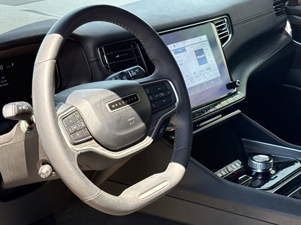 Used 2024 Jeep Wagoneer Series II w/ Flexible Seating Group image 18