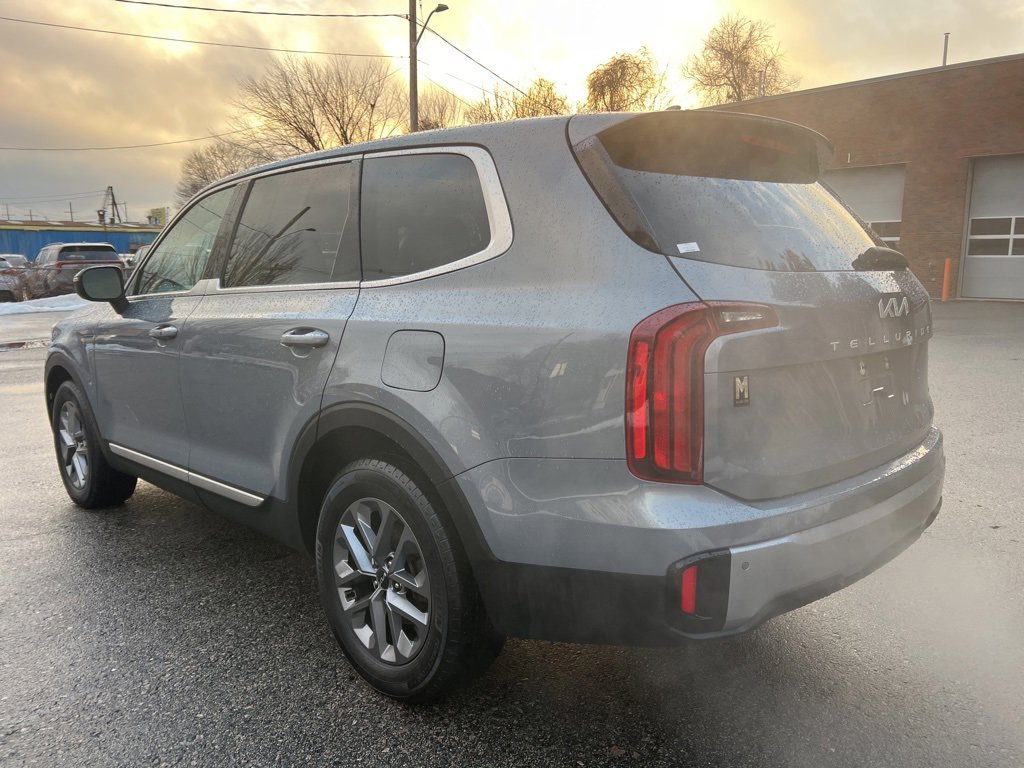 Used 2023 Kia Telluride LX image 3