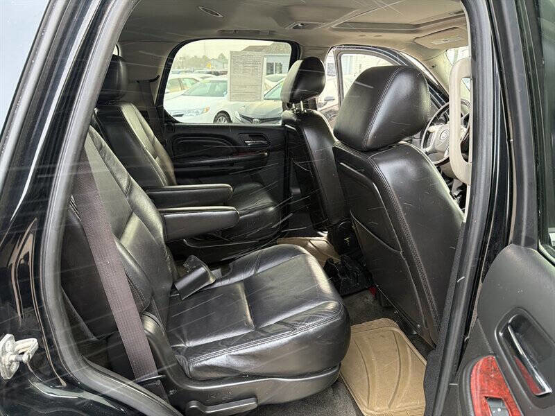 Used 2011 Cadillac Escalade AWD w/ Touring Package image 20