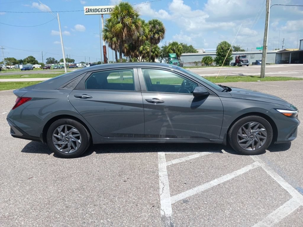 Used 2024 Hyundai Elantra SEL FWD image 2