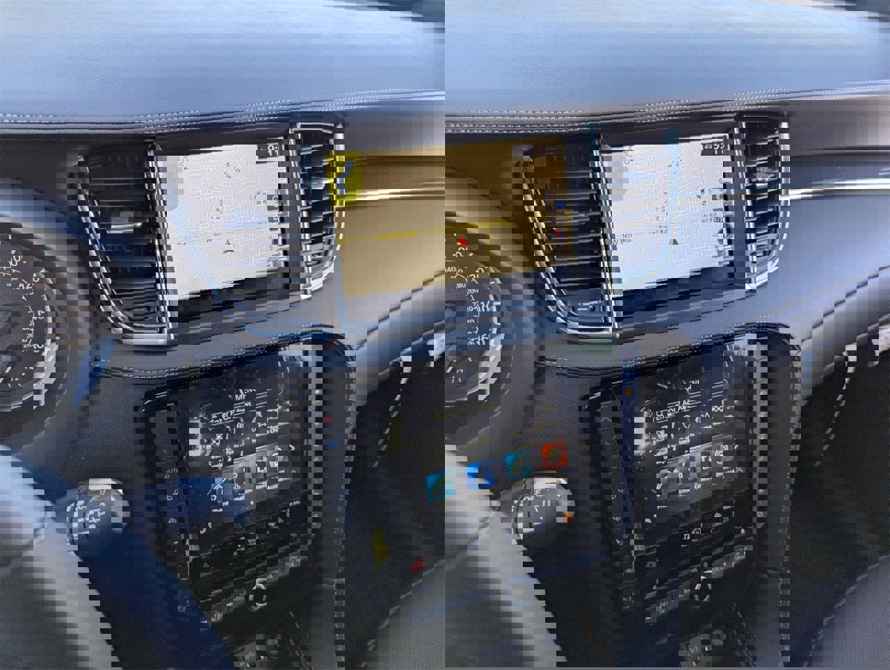 New 2025 INFINITI QX50 Sport image 23