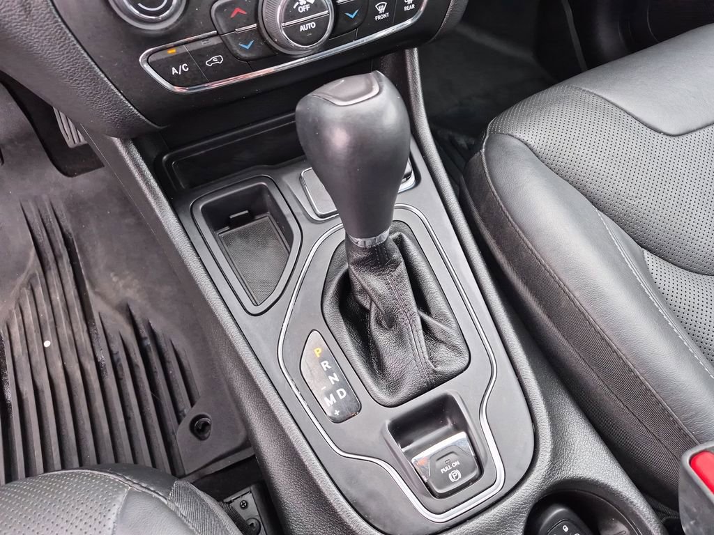 Used 2021 Jeep Cherokee Latitude Lux w/ Comfort/Convenience Group FWD image 28