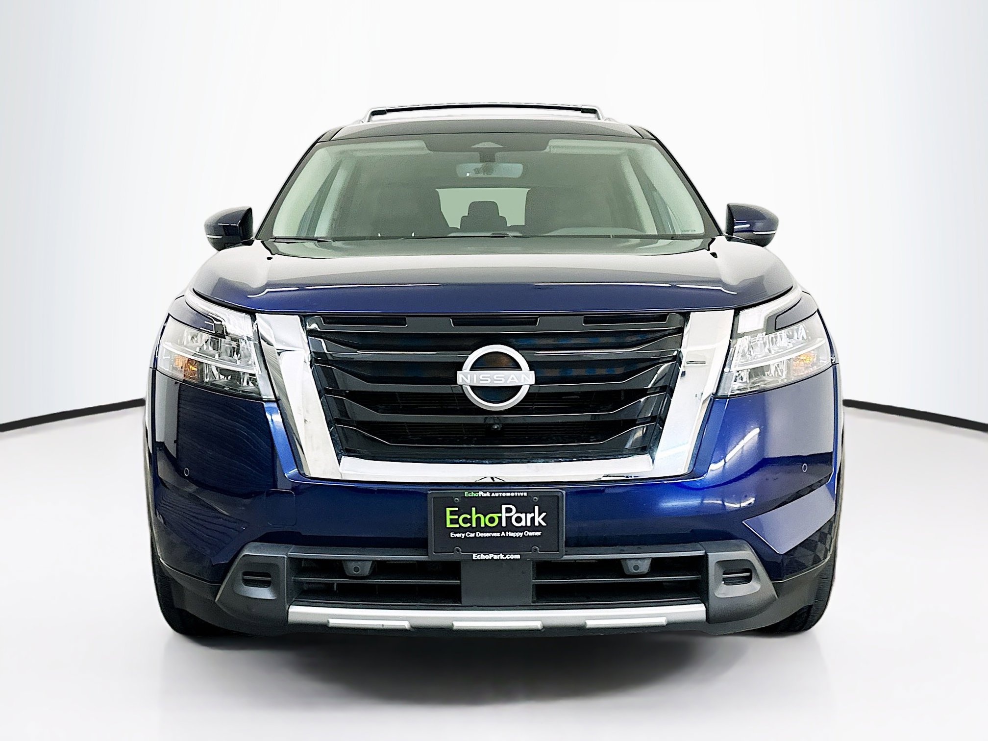 Used 2024 Nissan Pathfinder SL image 2