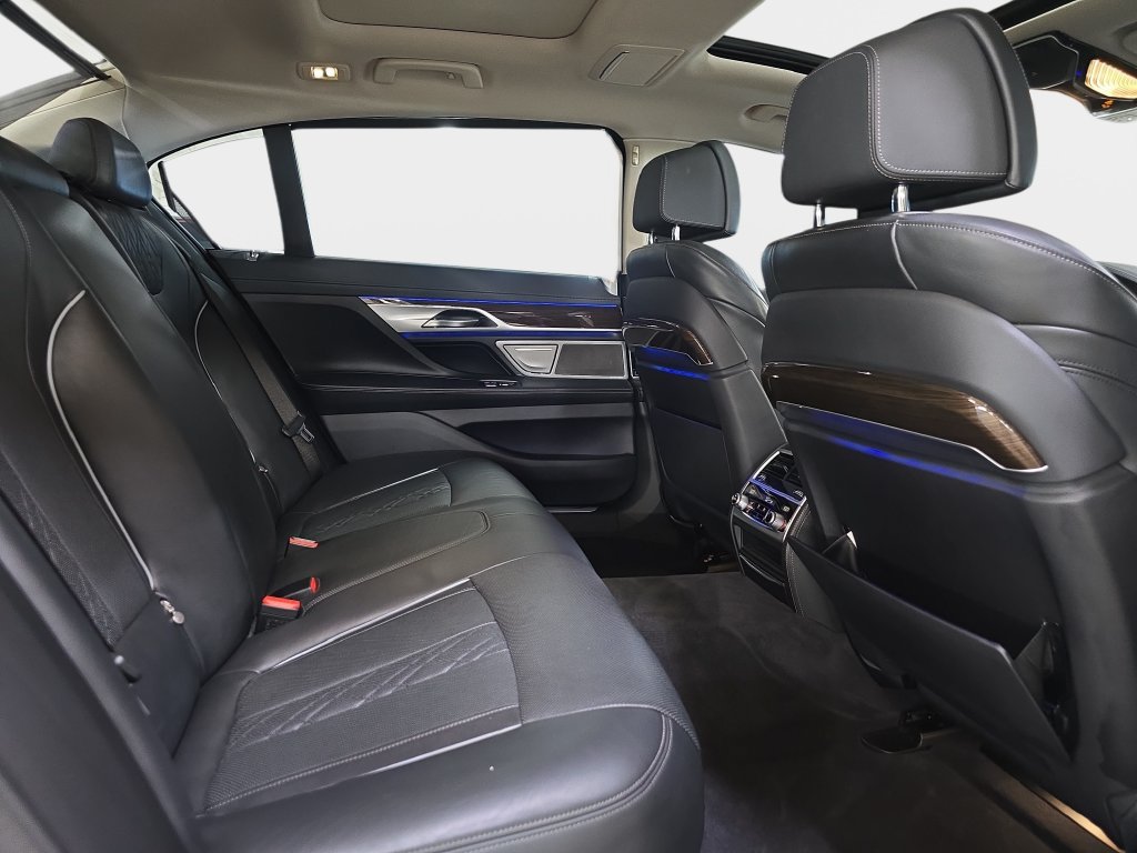 Used 2020 BMW 740i RWD image 13