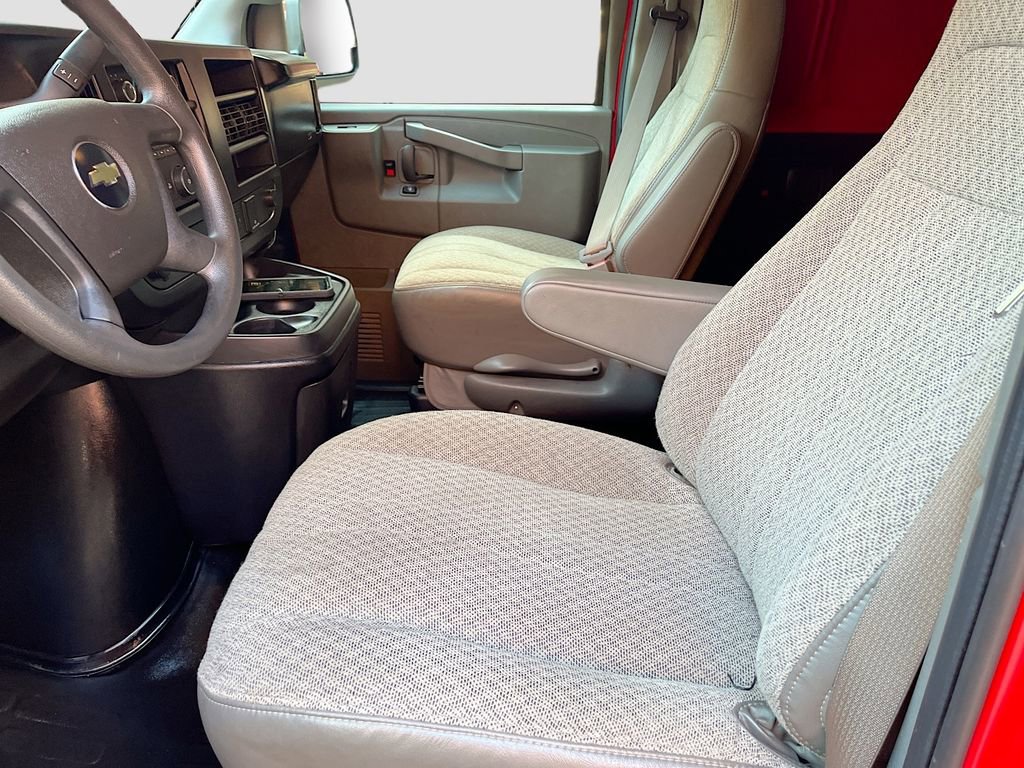 Used 2024 Chevrolet Express 2500 image 19