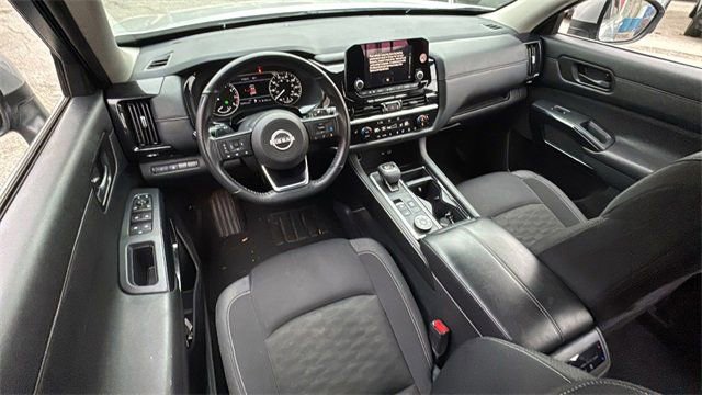 Used 2024 Nissan Pathfinder SV image 17