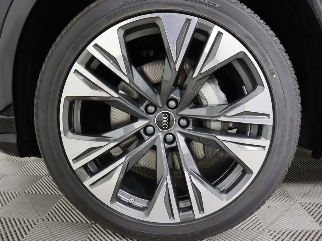 Used 2025 Audi Q8 Premium w/ Black Optic Package image 32