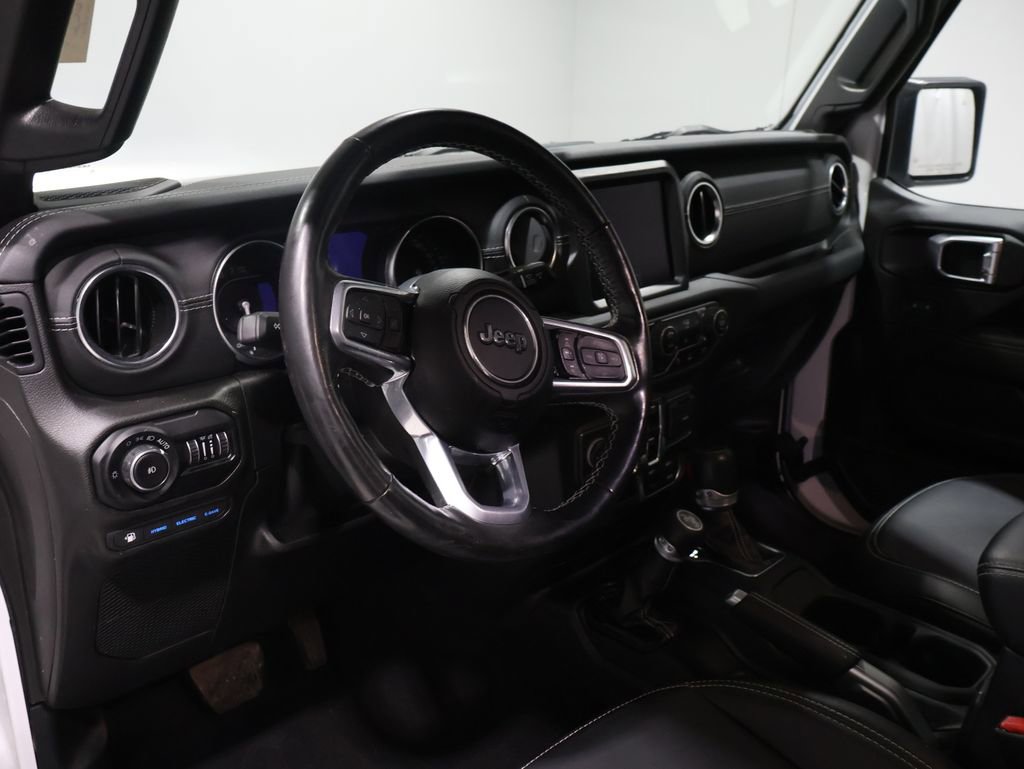 Certified 2021 Jeep Wrangler Unlimited Sahara w/ Cold Weather Group image 16