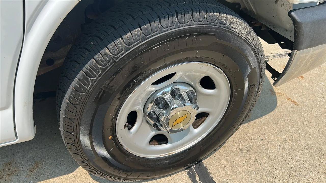 Used 2016 Chevrolet Express 3500 LT w/ LT Preferred Equipment Group RWD image 18