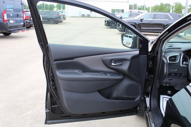 Used 2024 Nissan Murano SV w/ SV Midnight Edition Package image 11