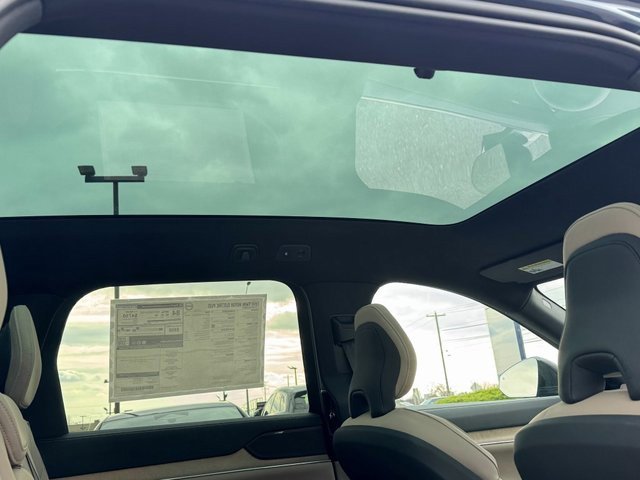 New 2025 Volvo EX90 Plus w/ Protection Package Premier image 14
