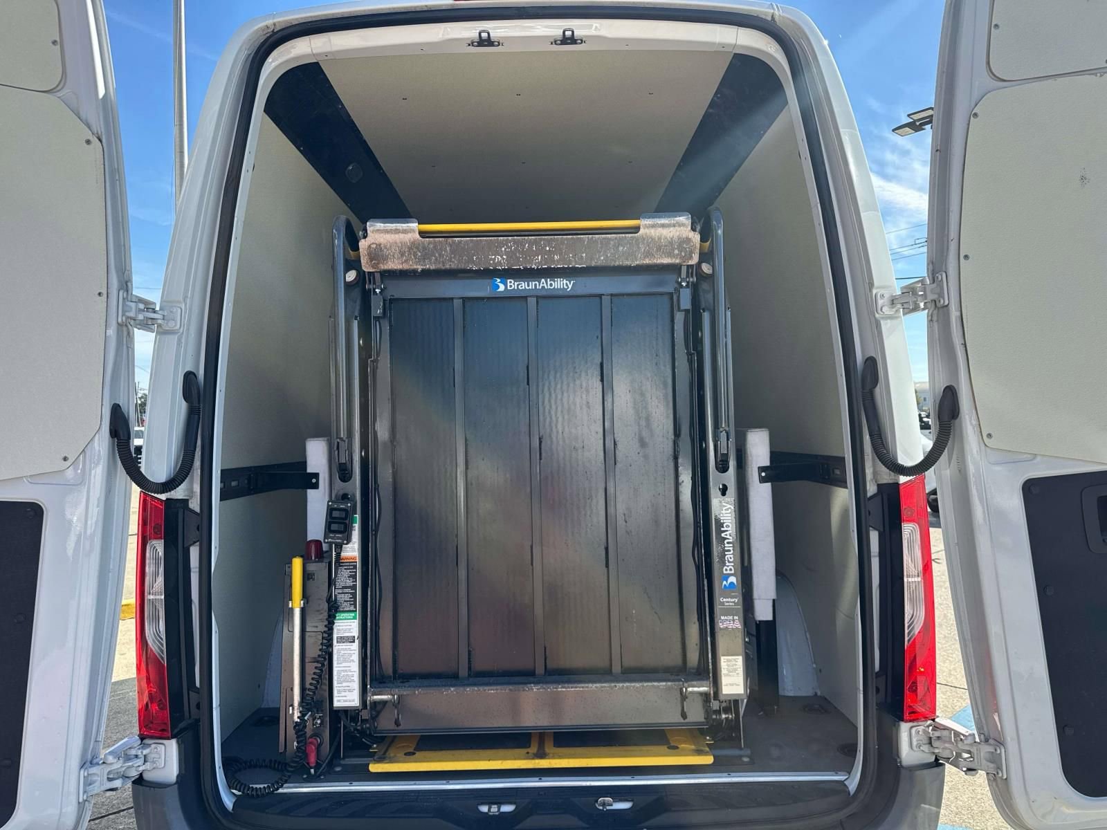 Used 2020 Freightliner Sprinter 2500 image 11