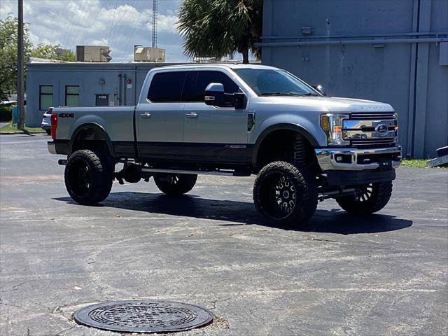 Used 2017 Ford F250 Lariat w/ Chrome Package image 13