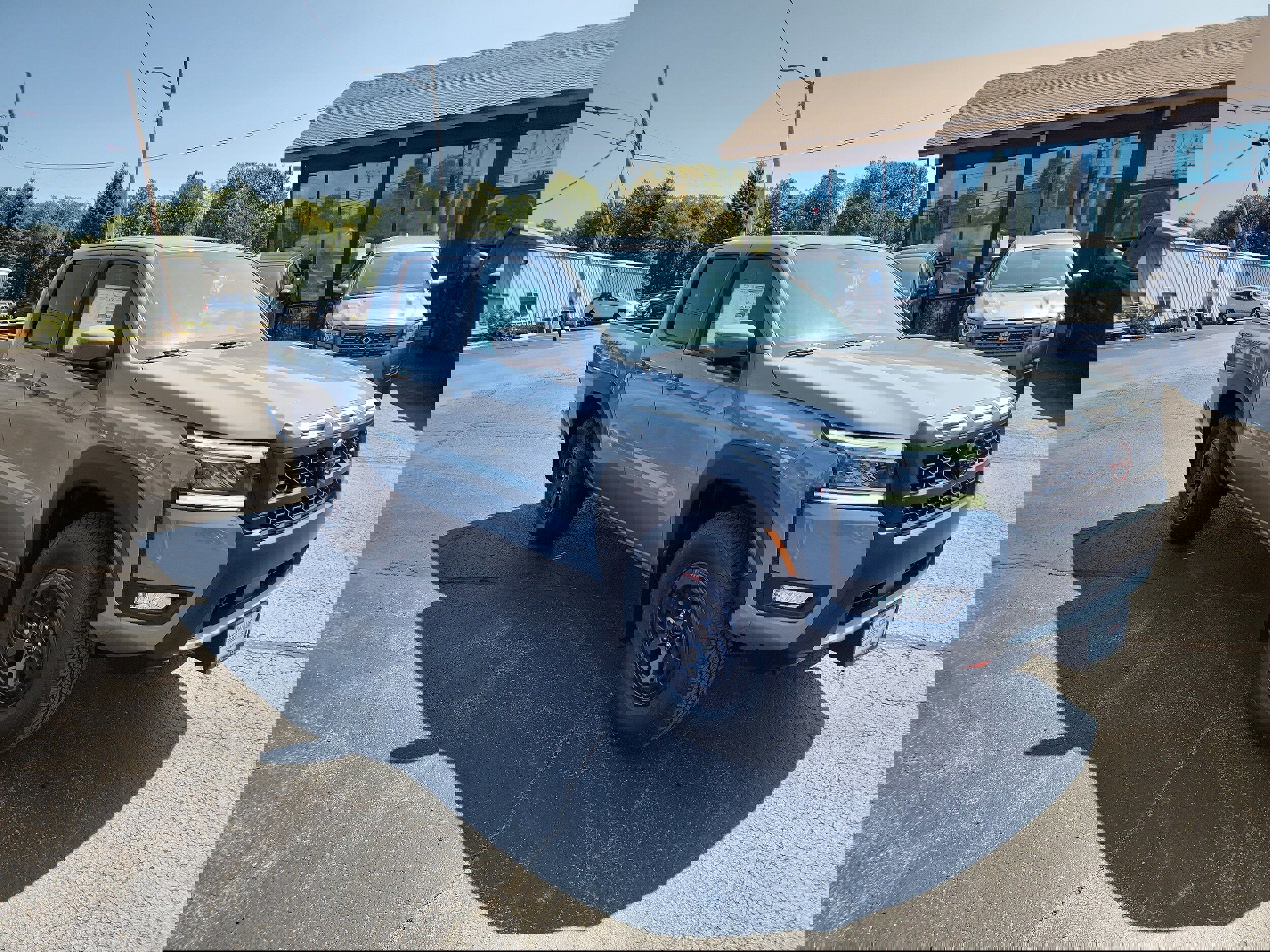 New 2025 Nissan Frontier PRO-4X w/ Pro Convenience Package