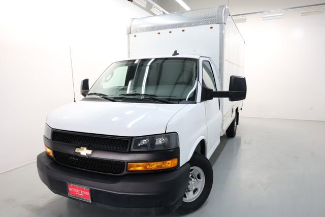 Used 2022 Chevrolet Express 3500 w/ Driver Convenience Package RWD image 29