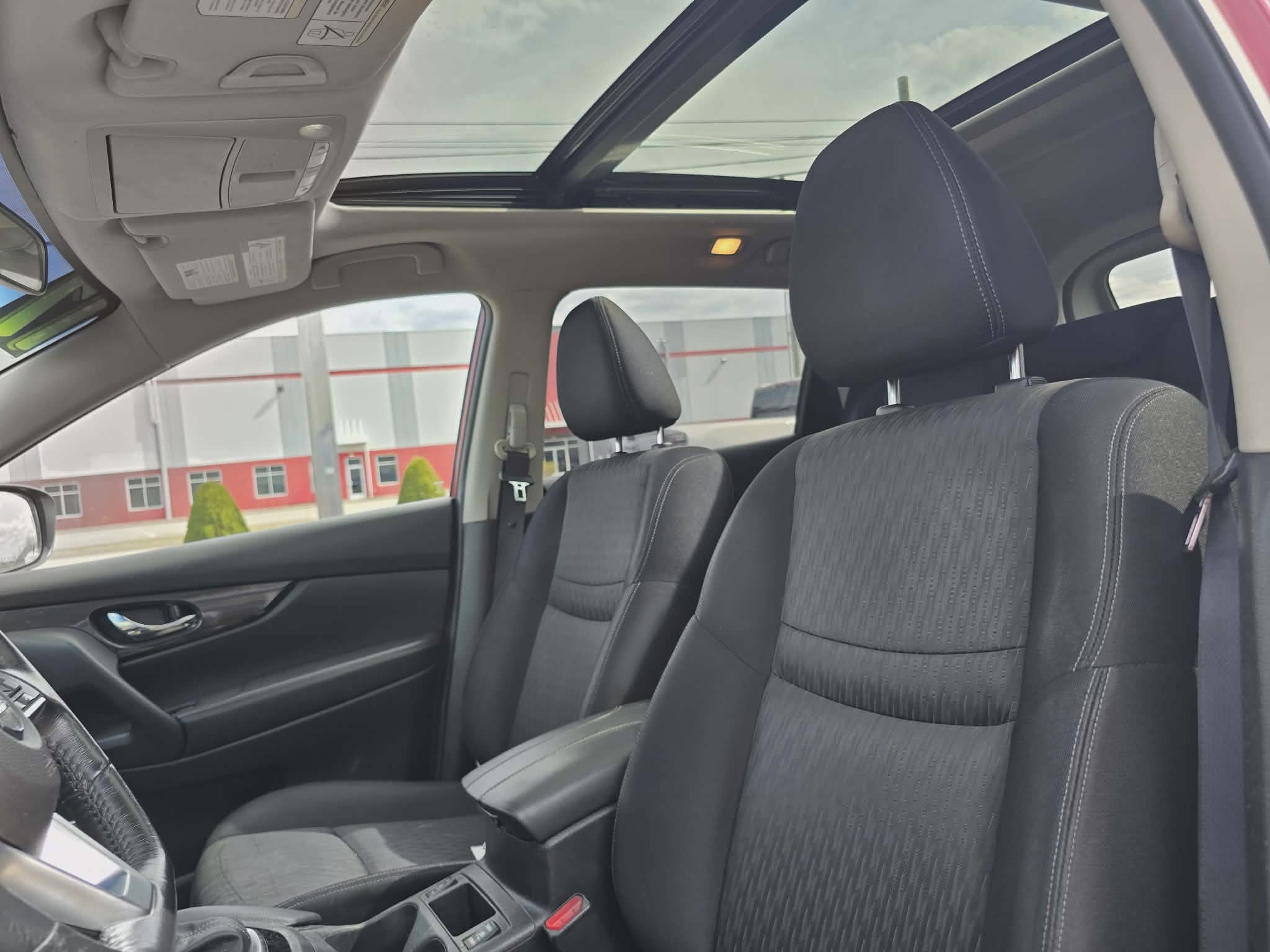 Used 2017 Nissan Rogue SV w/ Sun & Sound Touring Package image 11