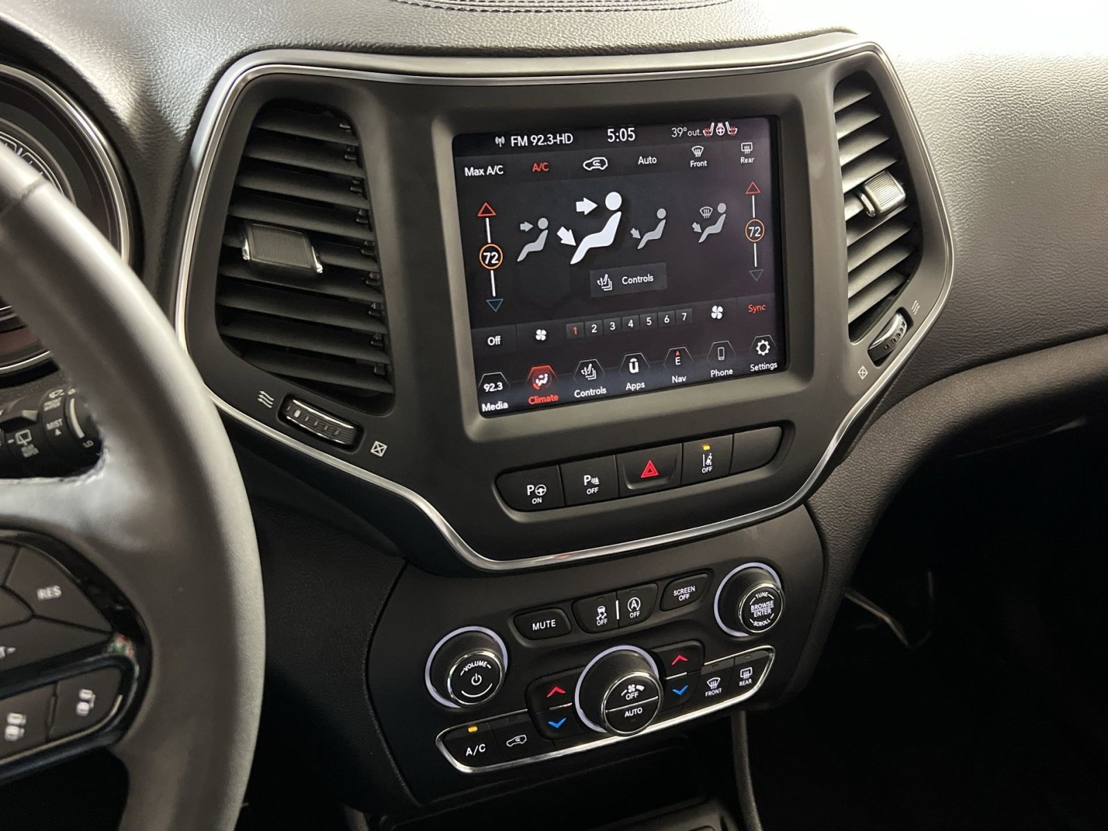 Used 2023 Jeep Cherokee Altitude Lux image 19