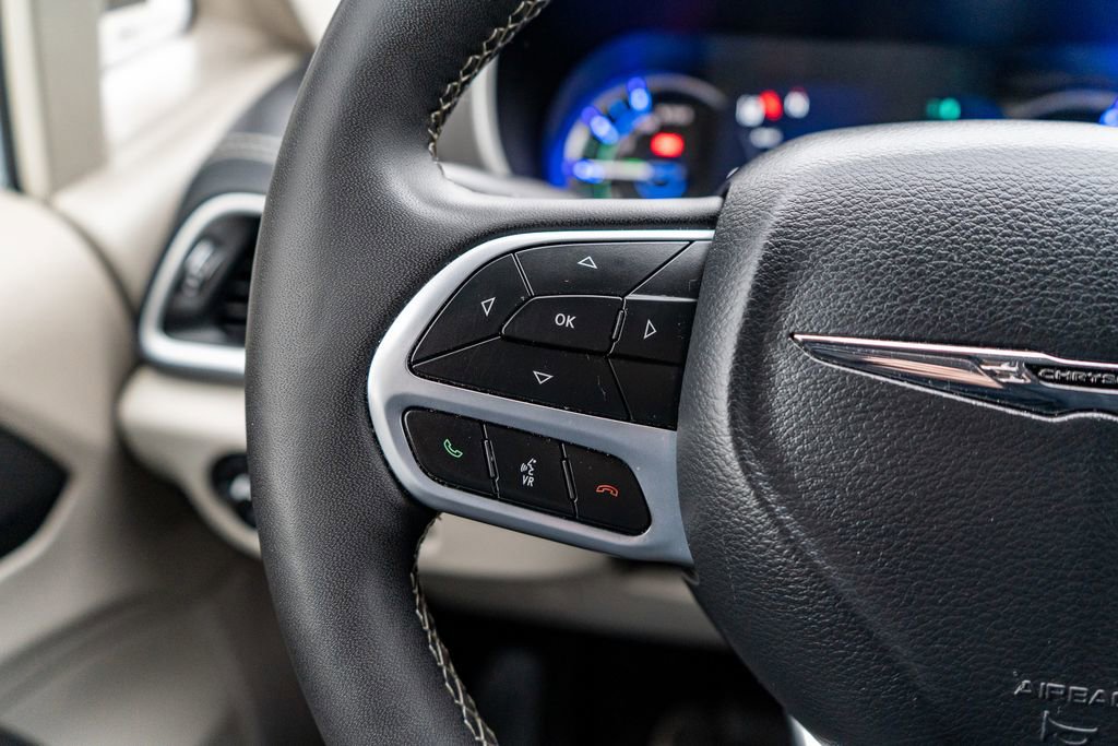 Used 2024 Chrysler Pacifica Select image 25