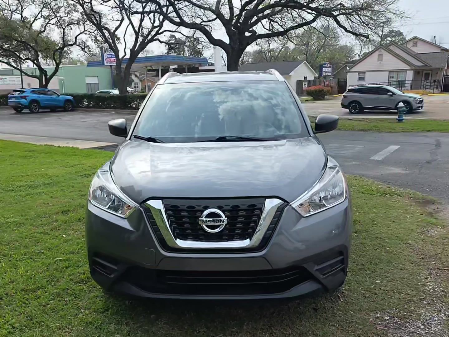 Used 2018 Nissan Kicks S FWD image 1