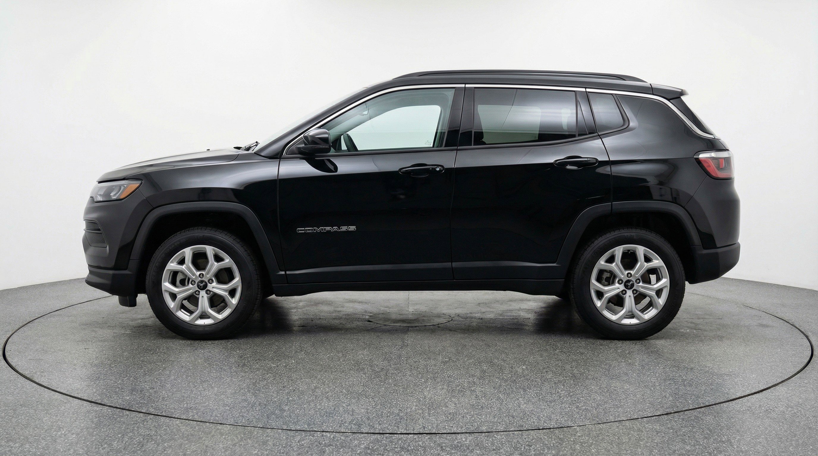 Used 2025 Jeep Compass Latitude image 5