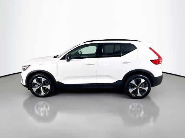 Used 2026 Volvo XC40 B5 Plus AWD/4WD image 6
