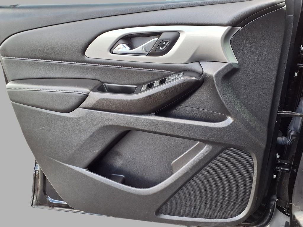 Used 2023 Chevrolet Traverse LT image 18