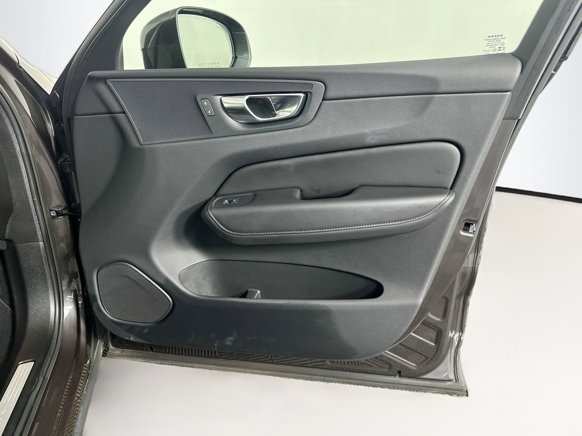 Used 2023 Volvo XC60 B5 Plus w/ Protection Package Premier FWD image 33