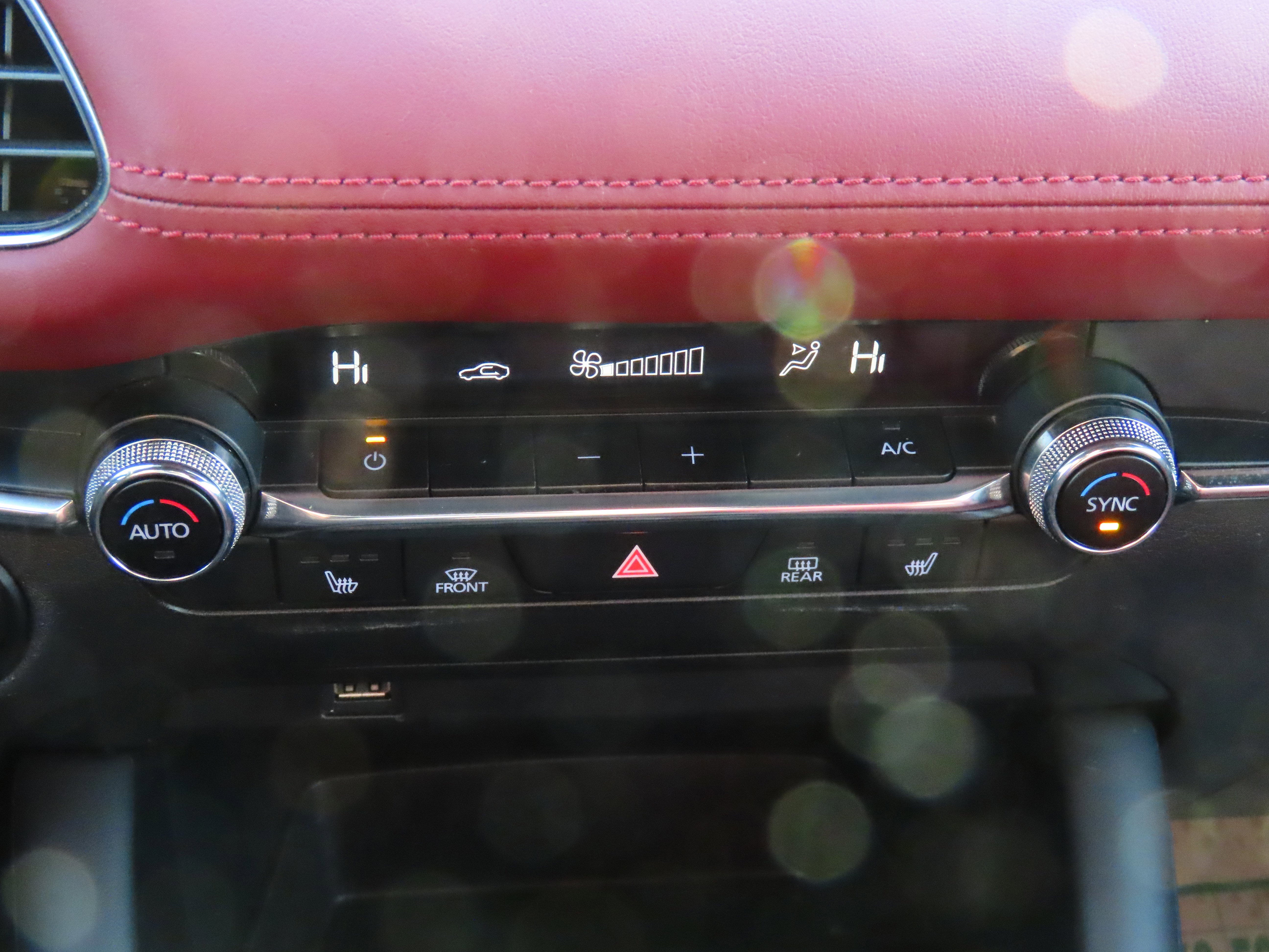 Used 2019 MAZDA MAZDA3 Hatchback w/ Premium Package image 24