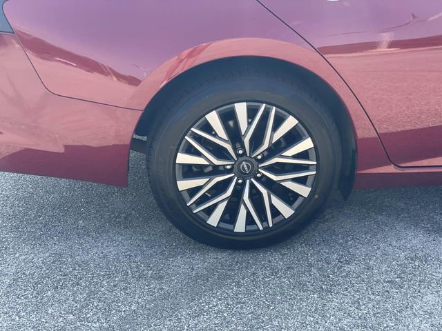 Used 2025 Nissan Altima 2.5 SV FWD image 7