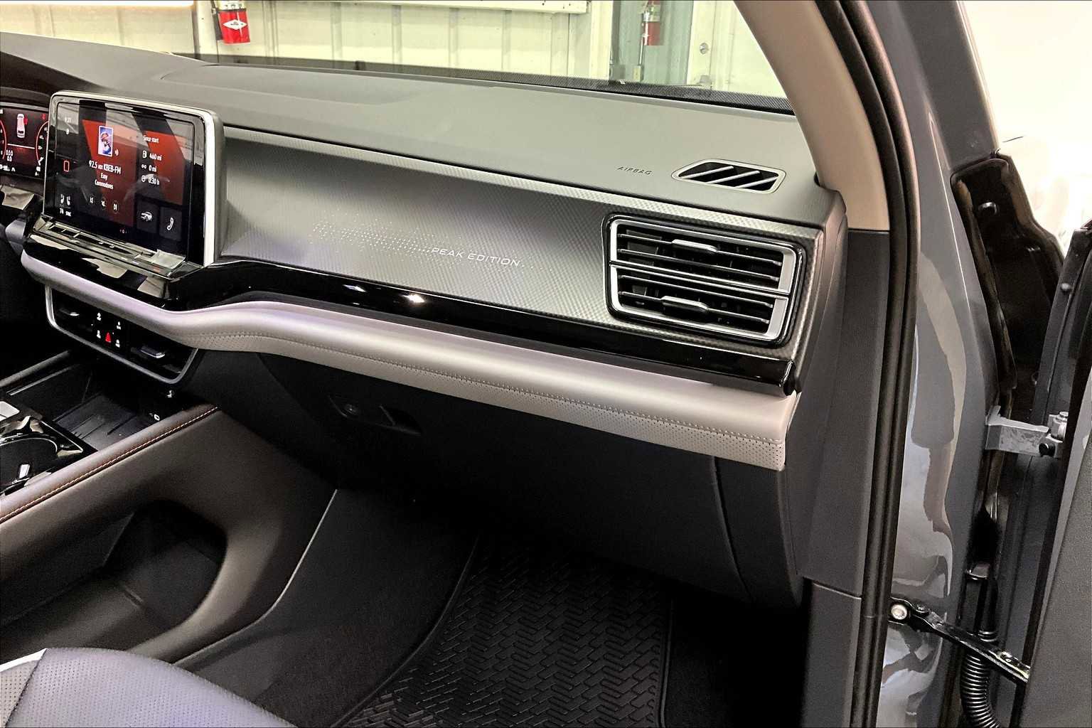 New 2026 Volkswagen Atlas Peak Edition image 28