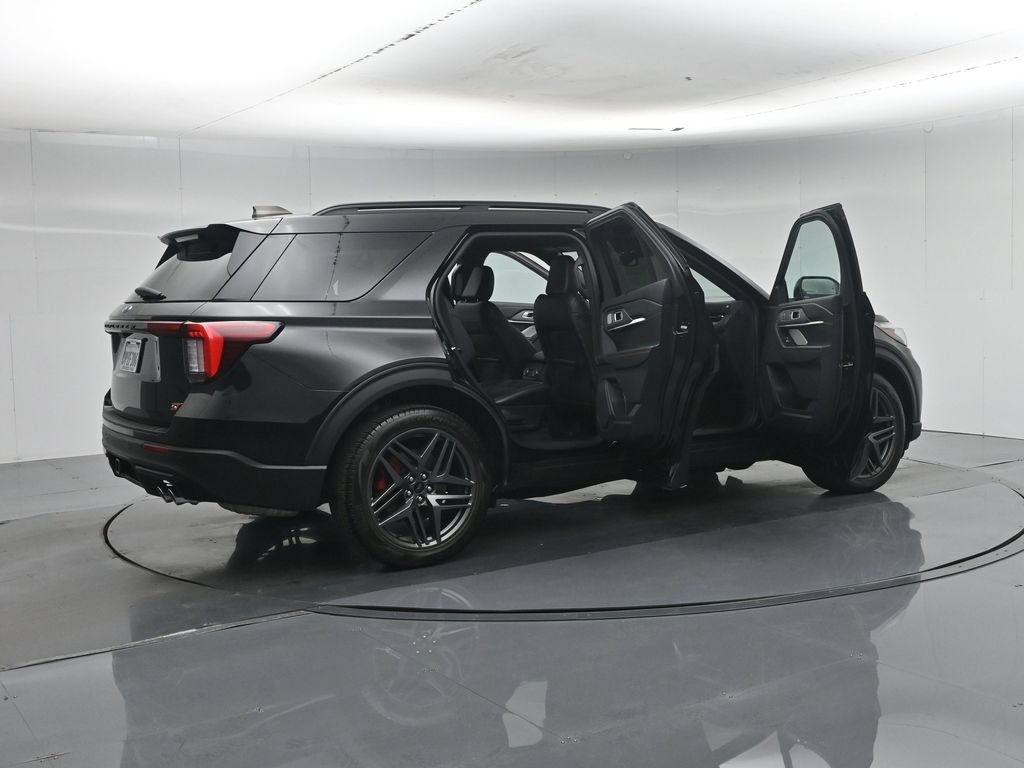 Used 2025 Ford Explorer ST RWD image 5