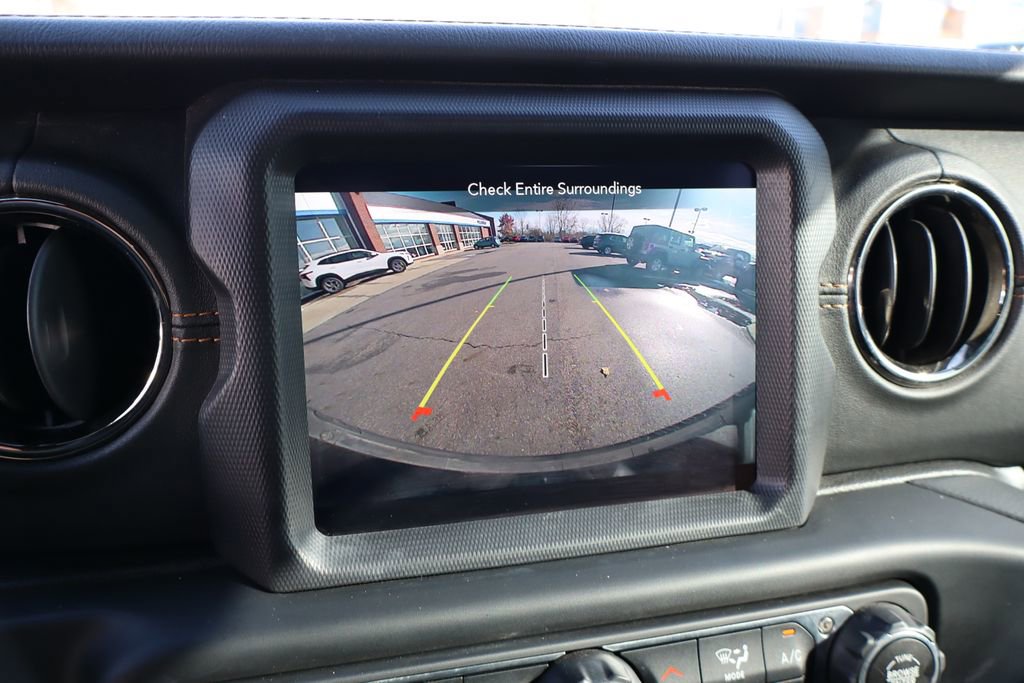 Used 2020 Jeep Wrangler Unlimited Sahara image 23